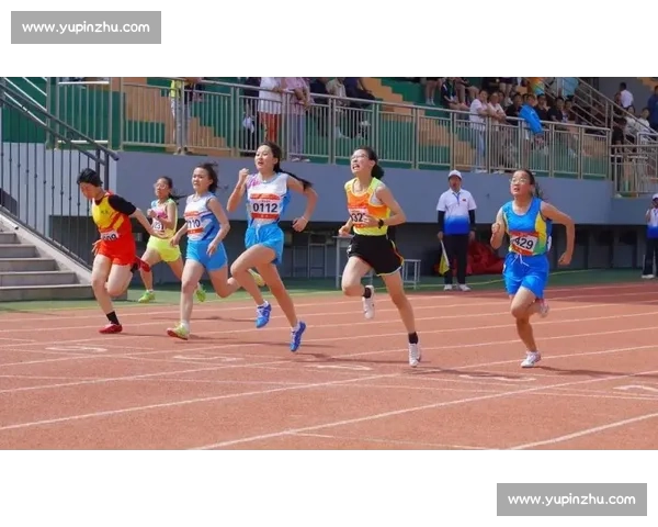 甘肃省第六届中学生运动会田径比赛激情开赛 陇原少年雨中角逐青春速度与力量