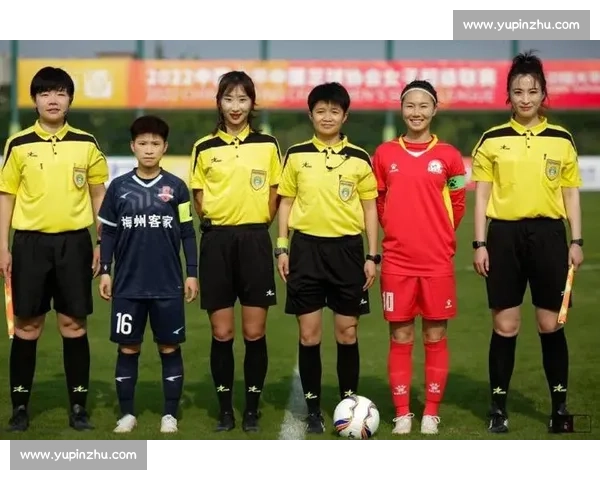 绿茵女裁于红执法家乡赛事：坦言 “非常荣幸”